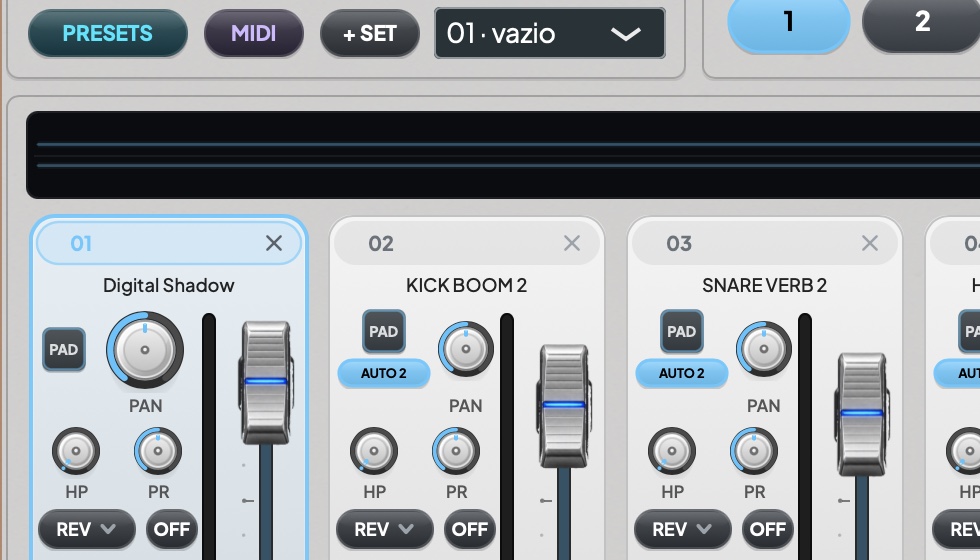 Canais do LoopLabs com PAD, AUTO sync, pan e fader